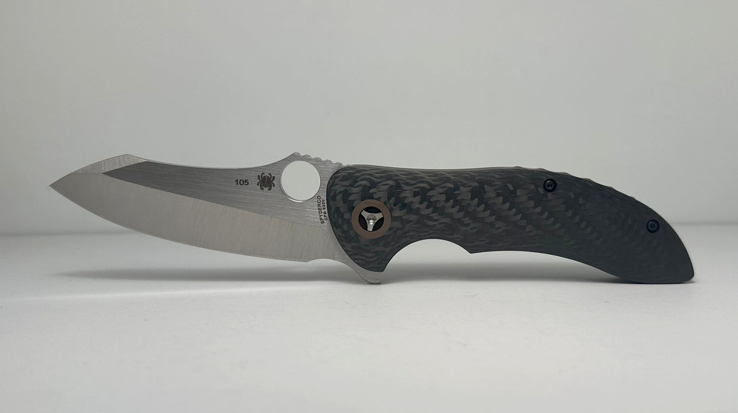 Spyderco Magnitude PRE-OWNED C212CFP Collector's Club Numbered 105 - S30V Blade & Carbon Fiber Handle w/ Brown G-10 Backspacer - Peter Carey Design Liner Lock Flipper | Taichung