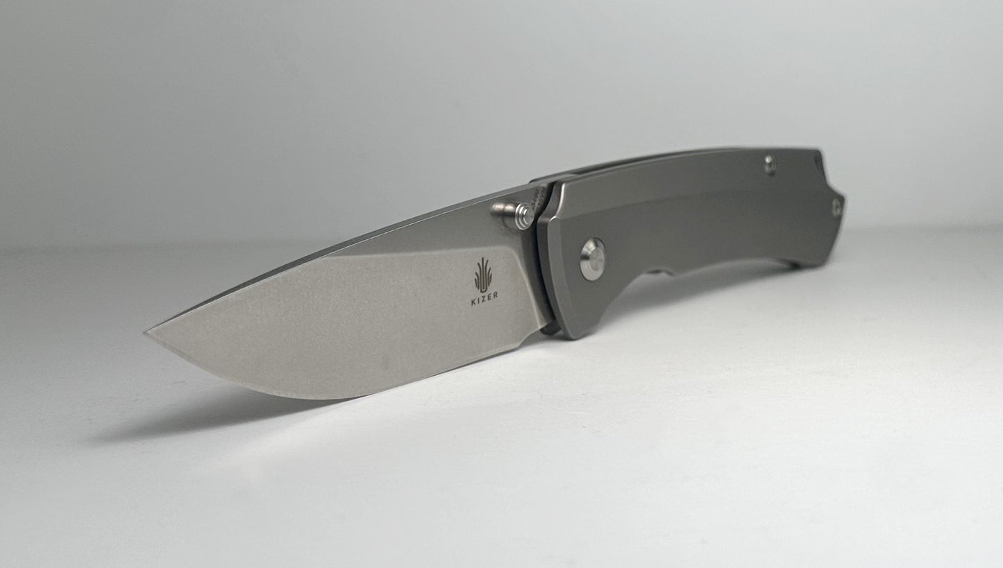 Kizer | Uli Hennicke T1 Ki3490 Pre-Owned - Stonewash 3.25" CPM-S35VN Drop Point Blade & 6AL4V Titanium Handle - Ti Frame Lock w/ Dual Studs | Made in China