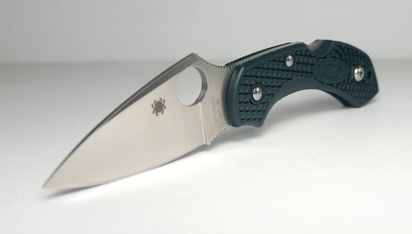 Spyderco Dragonfly 2 C28PGRE2 Pre-Owned Used - Satin ZDP-189 Leaf-Shaped Balde & British Racing Green FRN Handle Scales - Lockback w/ Round Thumb Hole | Made in Japan