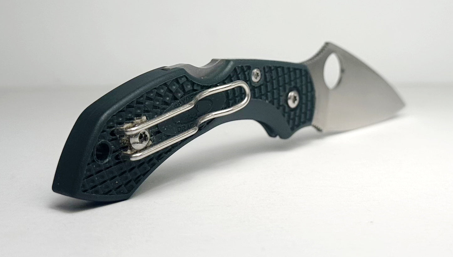 Spyderco Dragonfly 2 C28PGRE2 Pre-Owned Used - Satin ZDP-189 Leaf-Shaped Balde & British Racing Green FRN Handle Scales - Lockback w/ Round Thumb Hole | Made in Japan
