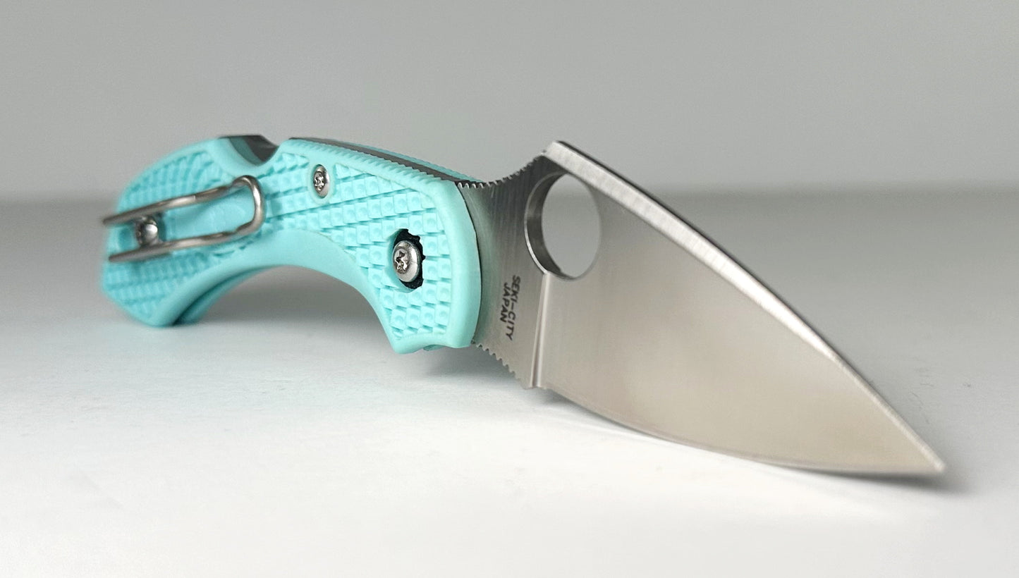 Spyderco Dragonfly 2 Teal C28FPTL2 Pre-Owned Exclusive - Satin 2.3" CPM-S30V Leaf Blade & Teal FRN Handle Scales - Lockback w/ Round Thumb Hole | Made in Japan