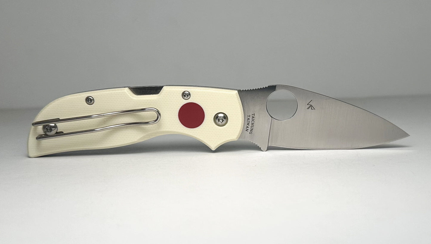 Spyderco Chaparral Sun & Moon C152GSMP Pre-Owned - Satin 2.8" CTS-XHP Leaf-Shaped Blade & Black/White G-10 Handle Scales w/ Mother of Pearl Inlay - Lockback w/ Thumb Hole | Made in Taiwan