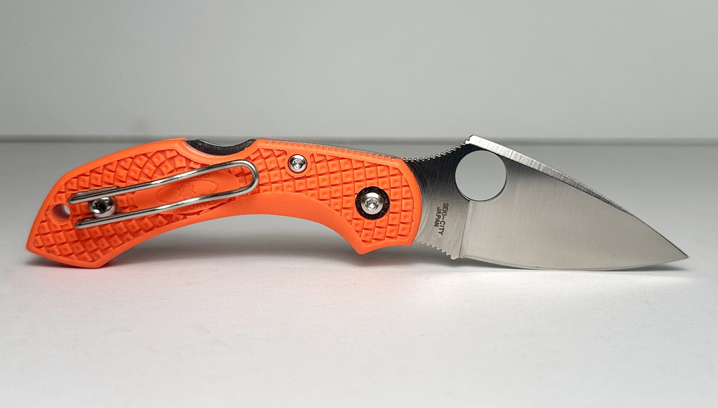 Spyderco Dragonfly 2 C28POR2 Pre-Owned - Satin 2.3" VG-10 Drop Point Blade & Orange FRN Handle Scales - Lockback w/ Round Thumb Hole | Made in Japan