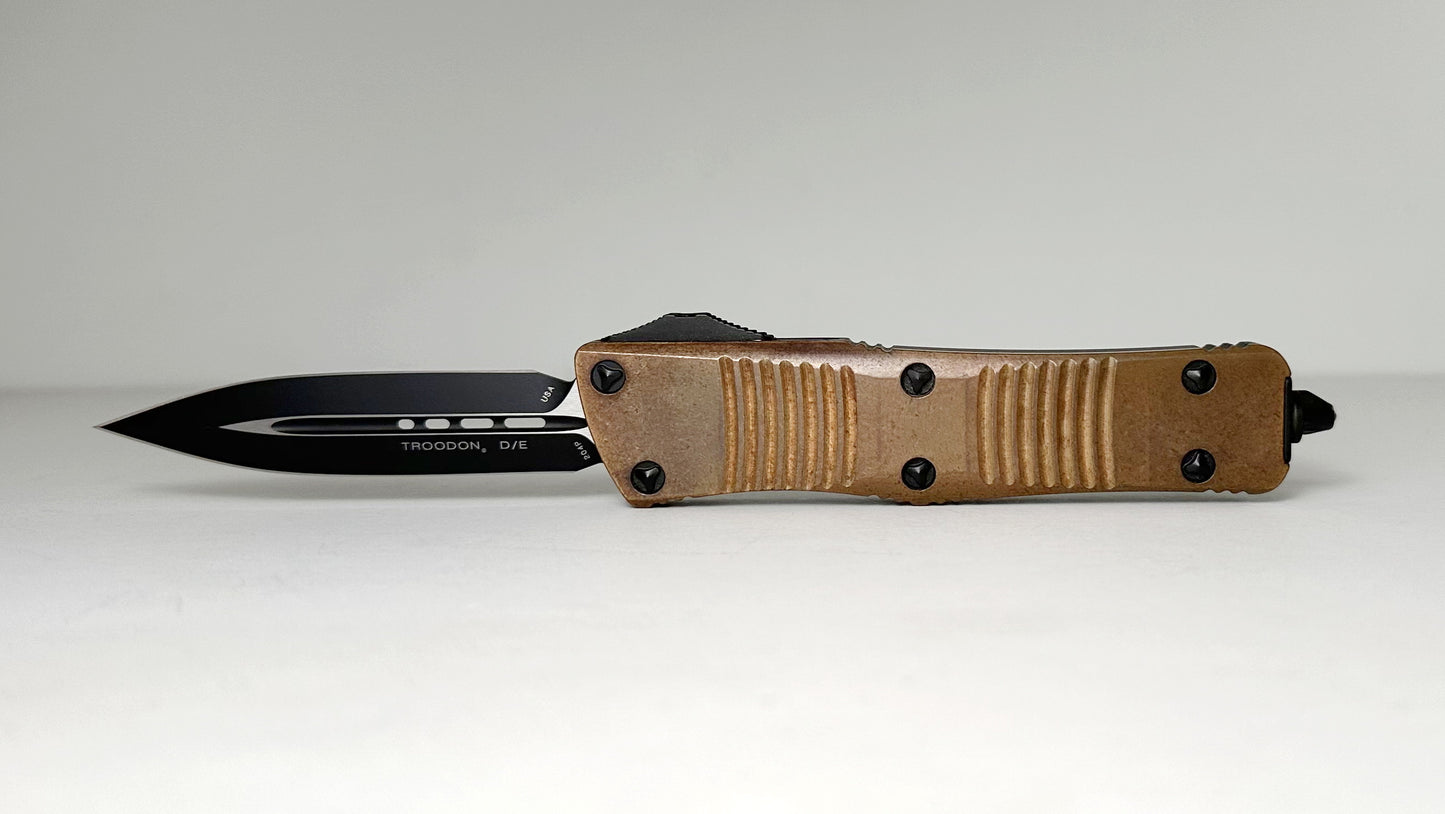 Microtech Troodon OTF Signature Series 138-1CPS Pre-Owned LNIB S/N 046 - Copper Top & Black Aluminum Bottom Handle Scales - Black CTS-204P Double Edge Blade | Made in USA