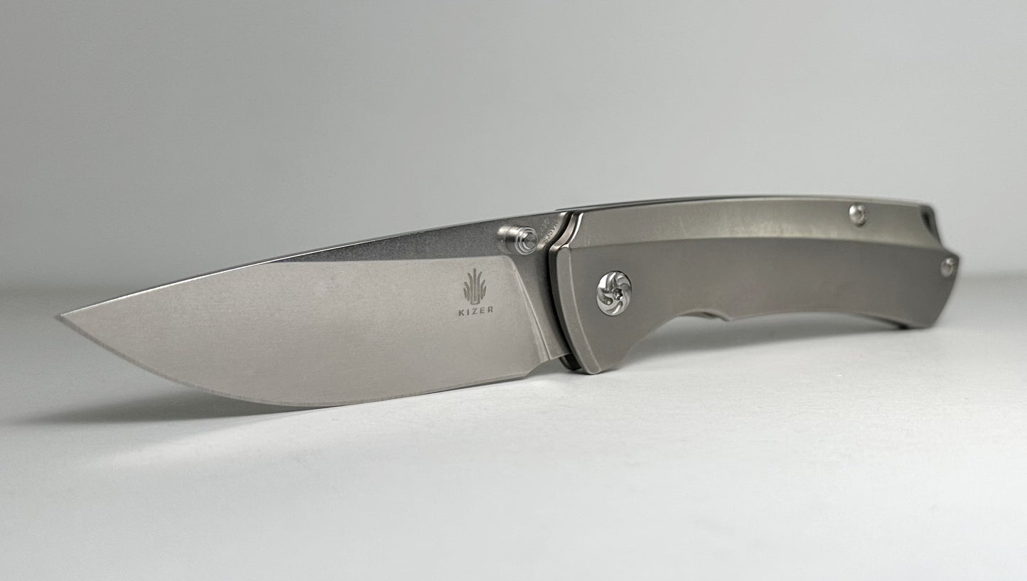 Kizer | Uli Hennicke T1 Ki3490 Pre-Owned - Stonewash 3.25" CPM-S35VN Drop Point Blade & 6AL4V Titanium Handle - Ti Frame Lock w/ Dual Studs | Made in China