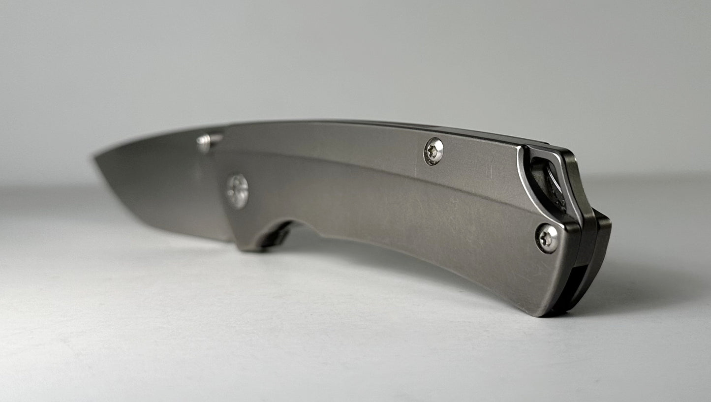 Kizer | Uli Hennicke T1 Ki3490 Pre-Owned - Stonewash 3.25" CPM-S35VN Drop Point Blade & 6AL4V Titanium Handle - Ti Frame Lock w/ Dual Studs | Made in China