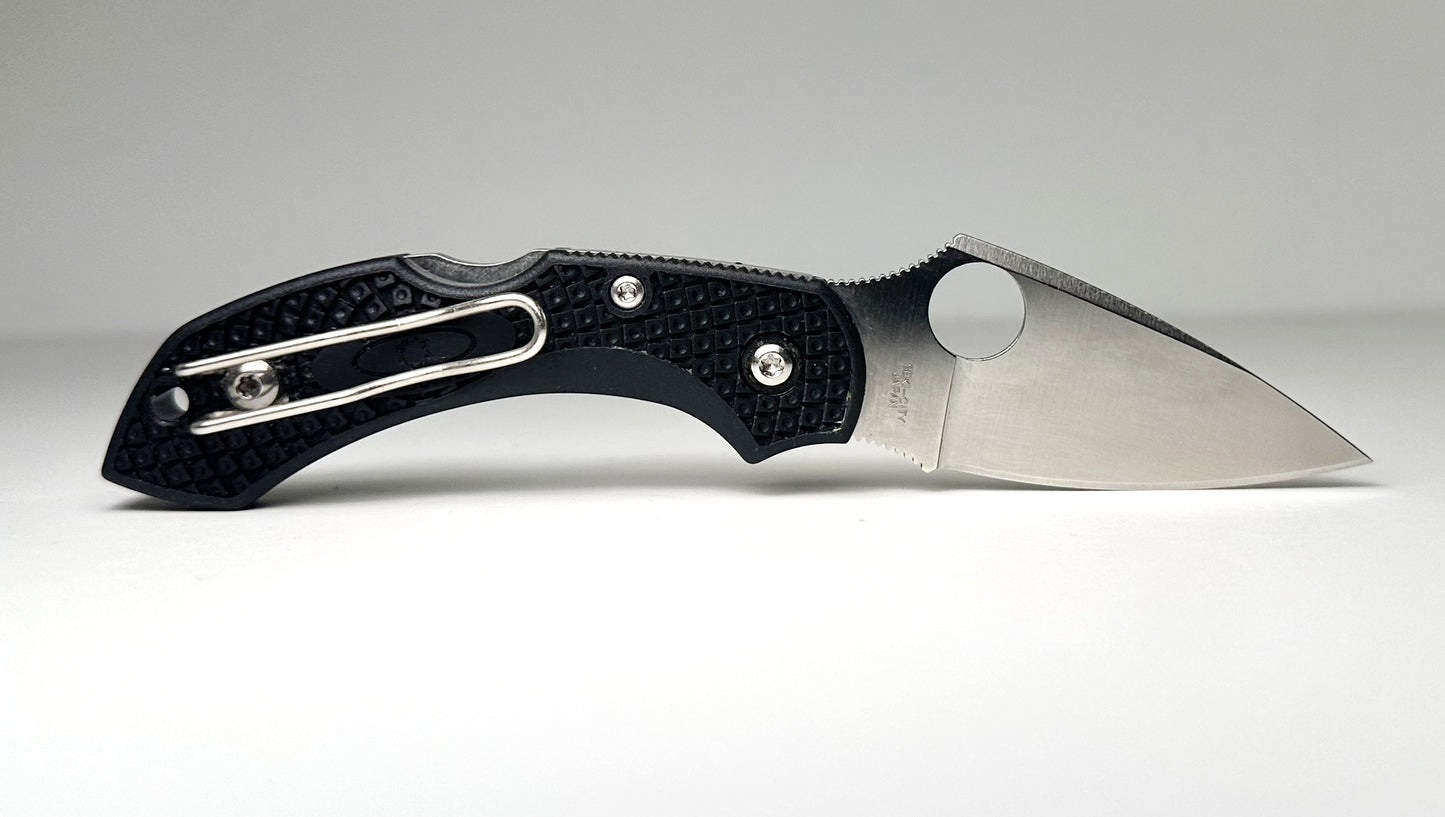 Spyderco Dragonfly 2 C28PBK2 Pre-Owned -Satin 3.45" VG-10 Leaf-Shaped Drop Point Blade - Black FRN Handle Scales - Lockback Manual w/ Round Thumb Hole | Made in Japan