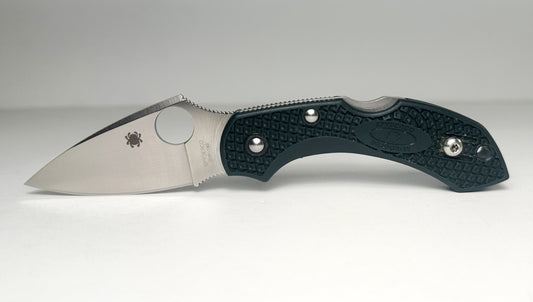 Spyderco Dragonfly 2 C28PGRE2 Pre-Owned Used - Satin ZDP-189 Leaf-Shaped Balde & British Racing Green FRN Handle Scales - Lockback w/ Round Thumb Hole | Made in Japan