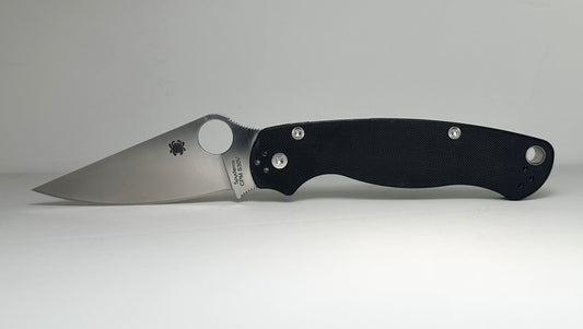 Spyderco Paramilitary 2 C81GP2 Pre-Owned - Satin 3.45" CPM-S30V Leaf-Shaped Blade & Black G-10 Handle Scales - Compression Lock w/ Round Thumb Hole | Made in USA