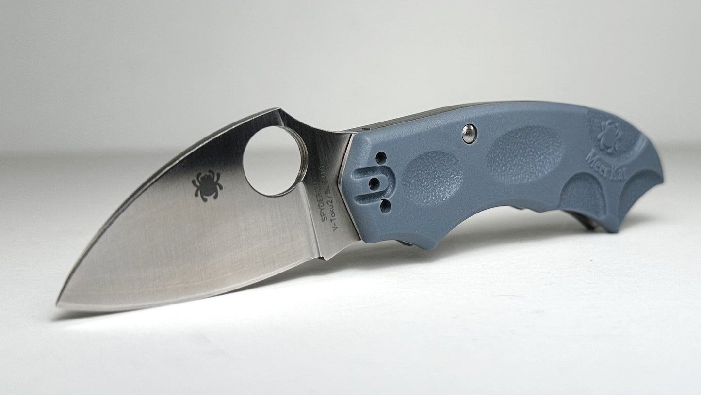 Spyderco Meerkat Sprint Run C64PBLE Pre-Owned - Satin 2.02" V-Toku2 Leaf Blade & Blue/Gray FRN Handle Scales - Phantom Lock w/ Thumb Hole | Made in Japan